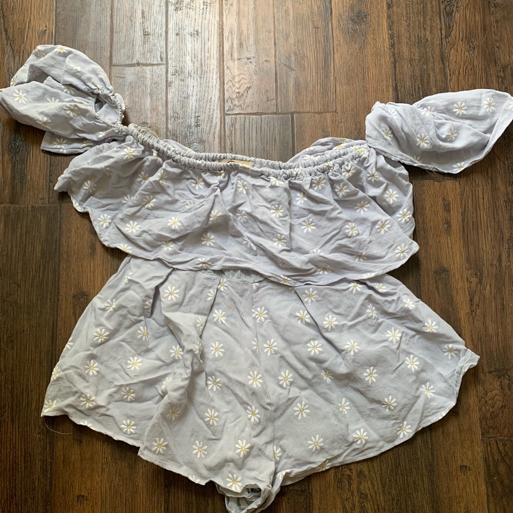 Daisy off the shoulder sleeve romper